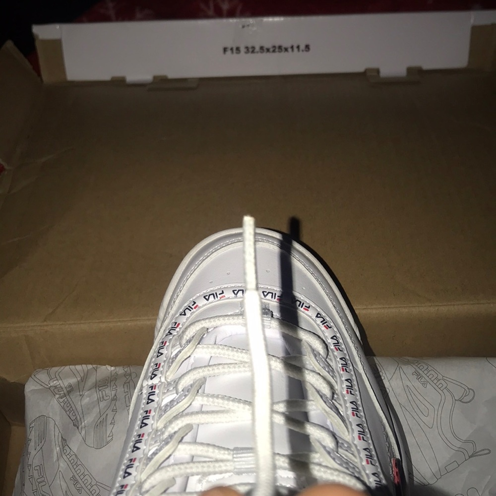 BRAND NEW WHITE FILAS SIZE 6.5 (GREAT DEAL) - Picture 5 of 7